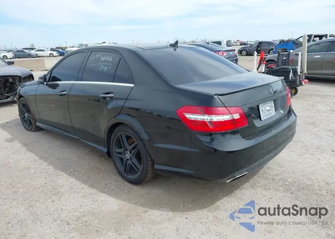 2013 Mercedes-Benz E 550 4Matic из США, поврежденный, VIN WDDHF9BB5DA738287